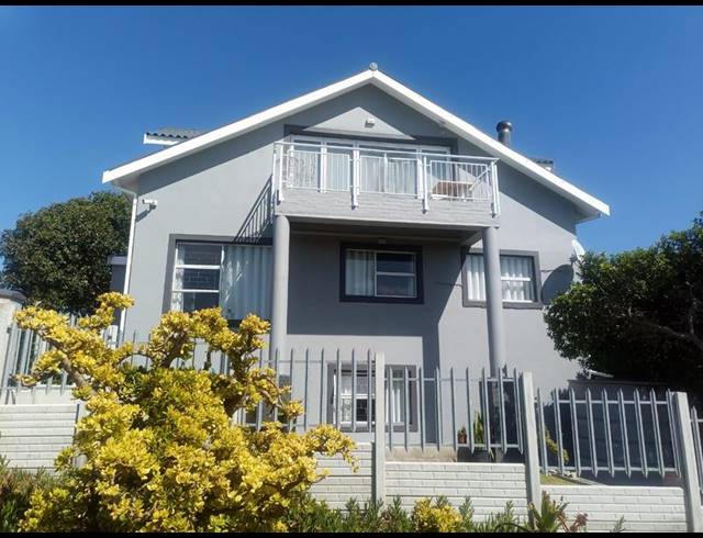 5 BEDROOM HOUSE FOR SALE IN KLEINBAAI